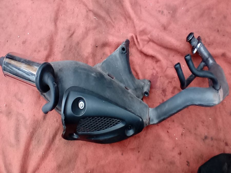 Aprilia Piaggio Auspuff sr50 Nrg Aprilia Piaggio Auspuff sr50 Nrg