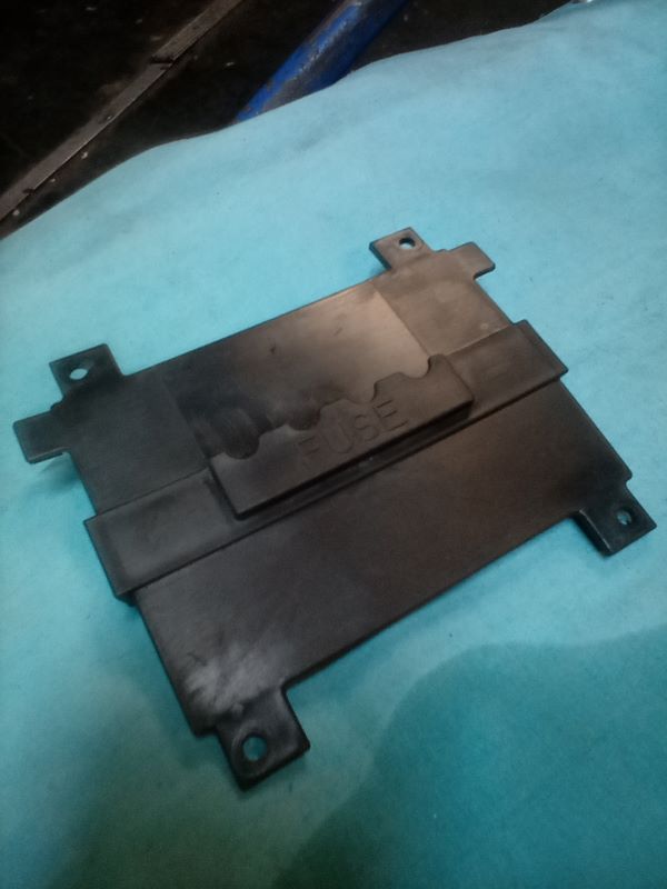 KYMCO DINK STREET 125i - 50326-LEA5-E000 - VERKLEIDUNG BATTERIEDECKEL KYMCO DINK STREET 125i - 50326-LEA5-E000 - VERKLEIDUNG BATTERIEDECKEL