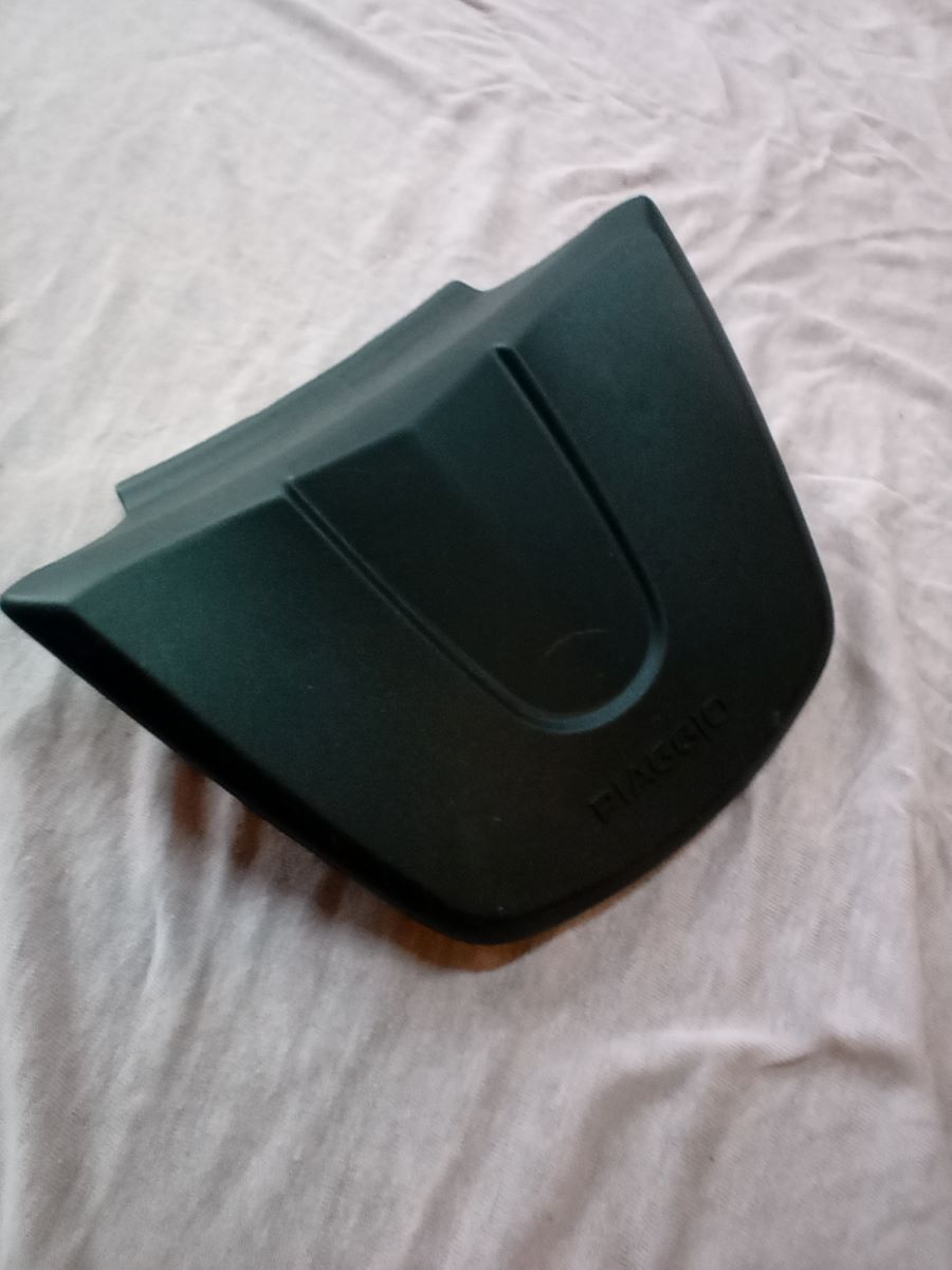 Piaggio MP3 400 500 Verkleidung Abdeckung Gepäckträger Piaggio MP3 400 500 Verkleidung Abdeckung Gepäckträger