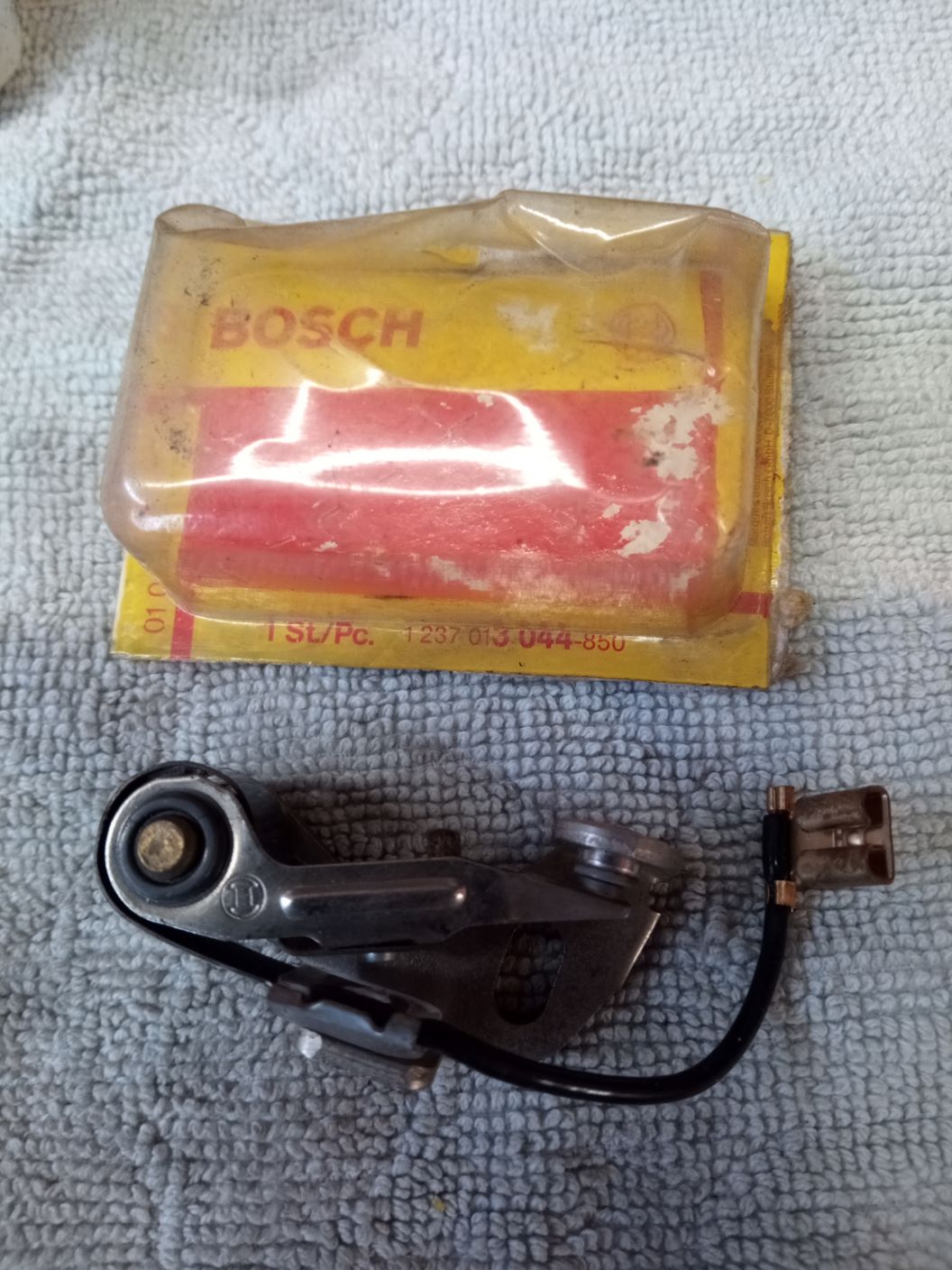 Bosch Unterbrecherkontakt 1237 013 130 VW Porsche Audi Bosch Unterbrecherkontakt 1237 013 130 VW Porsche Audi