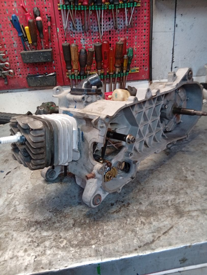 Vespa Piaggio Motor ET2 Revidiert