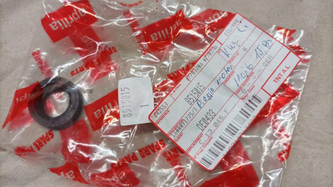 IMG_20211214_163437 Aprilia Piaggio Vespa Simmerring Dichtring Kurbelwelle 8515015