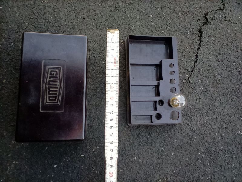 Originaler DDR Kasten für die Ersatzglühlampen. Originalzubehör vom BMW EMW 321, 327 und 340 Originaler DDR Kasten für die Ersatzglühlampen. Originalzubehör vom BMW EMW 321, 327 und 340